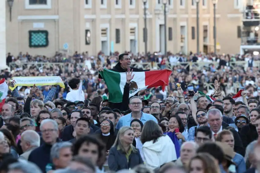 A crowd in St. Peter
