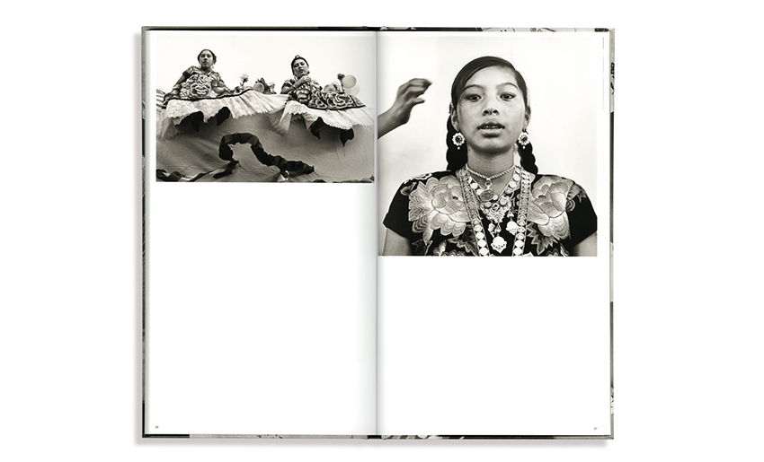 Un libro abierto de fotografías