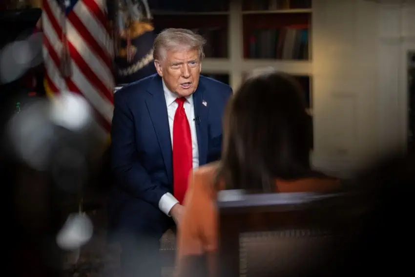 Trump en una entrevista con Rachel Campos-Duffy de Fox News