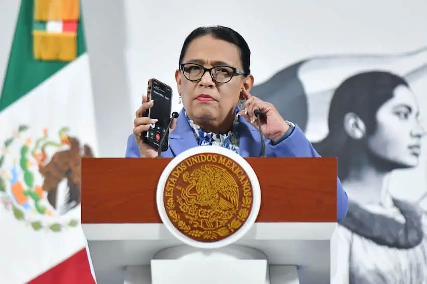 On her second day at the mañanera podium, Interior Minister Rosa Icela Rodríguez coordinated a call from the Civil Protection Minister about Tropical Storm Erick, which is quickly strengthening off the coast of Guerrero.
