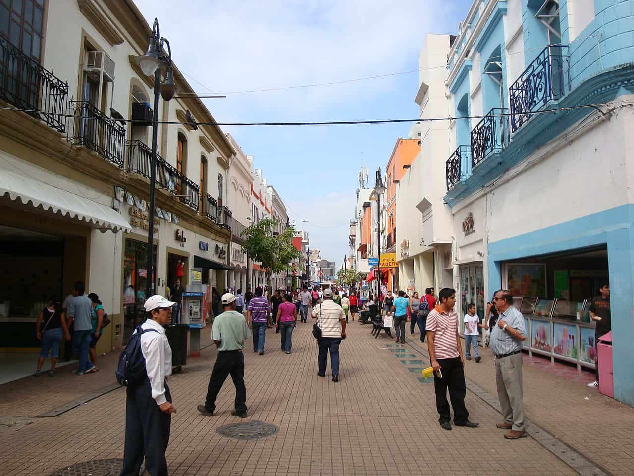 Vista callejera de la calle Juárez (Villahermosa, Tabasco)