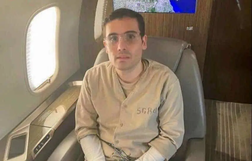 Ovidio Guzman encadenó con uniforme de prisión