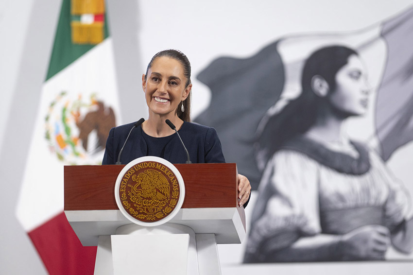 President Sheinbaum at the podium during her mañanera press conference on July 25.