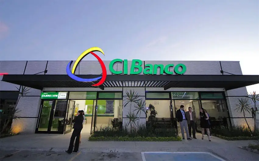 La fachada de un banco con un letrero que lee Cibanco