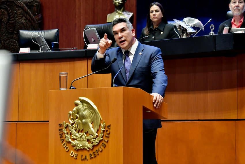 El senador Alejandro Moreno dijo que el juez Pérez "arrojó su nombre al basurero de la historia" y acusó a Morena de intentar eliminar los "contrapesos" y la "oposición".