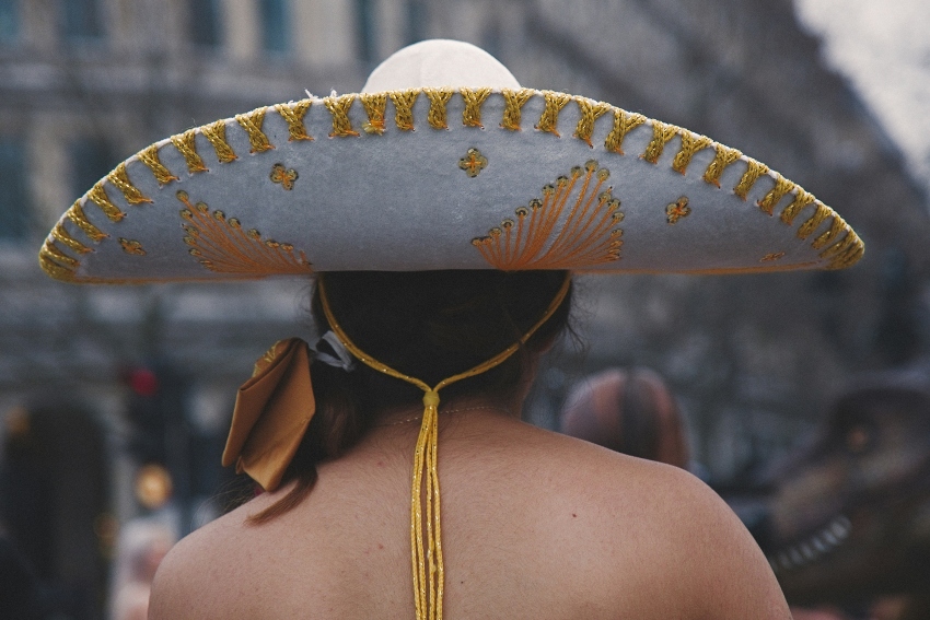 Mujer mexicana con sombrero