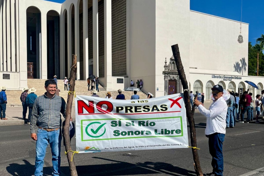 Manifestantes de presa de sonora