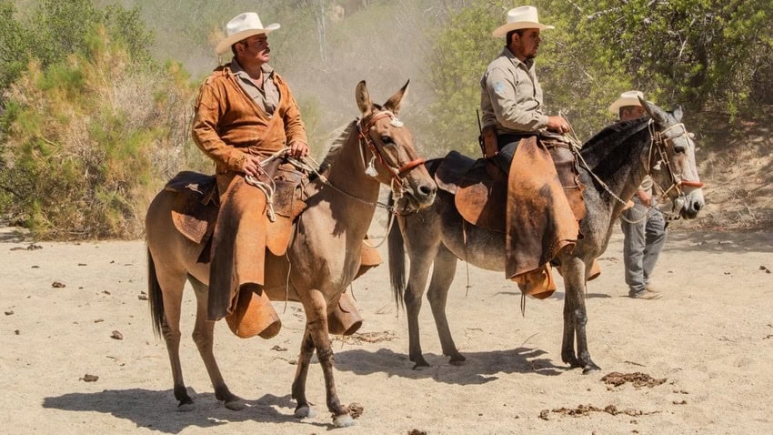 Dos vaqueros de Baja California en caballos