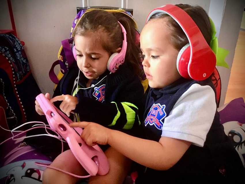 Kids using AI at IMI school in Mexico.