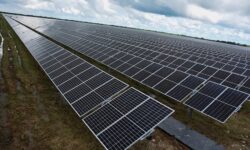 Gigante energético Cox anuncia plan de US$4,200 millones para parques eólicos y solares en Nuevo León