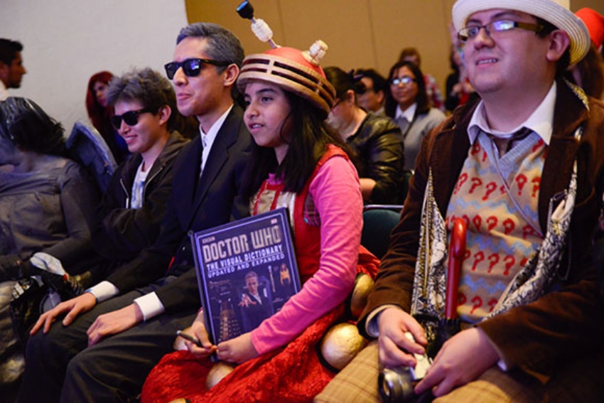 Personas vestidas como personajes de Doctor Who en México