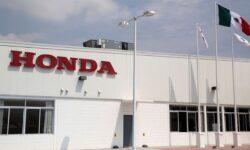 Honda detiene producción indefinidamente en Celaya por escasez de chips