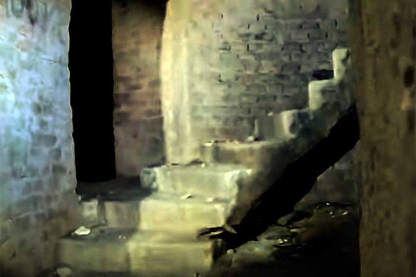 Escalera subterránea en Guadalajara.