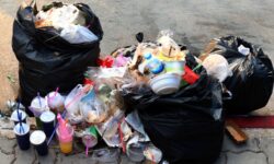 La crisis de la recogida de plástico corre el riesgo de paralizar a Italia: en Sicilia es una emergencia (y nadie habla de ello)