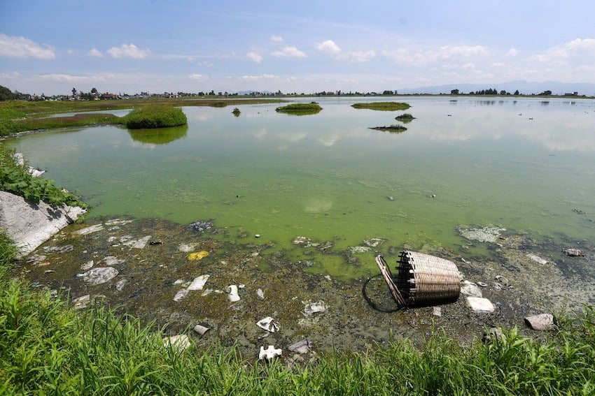 Agua contaminada en el Bordo San Jerónimo, México