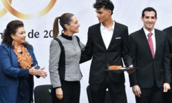 La estrella del ciclismo Isaac del Toro es el Deportista del Año de México