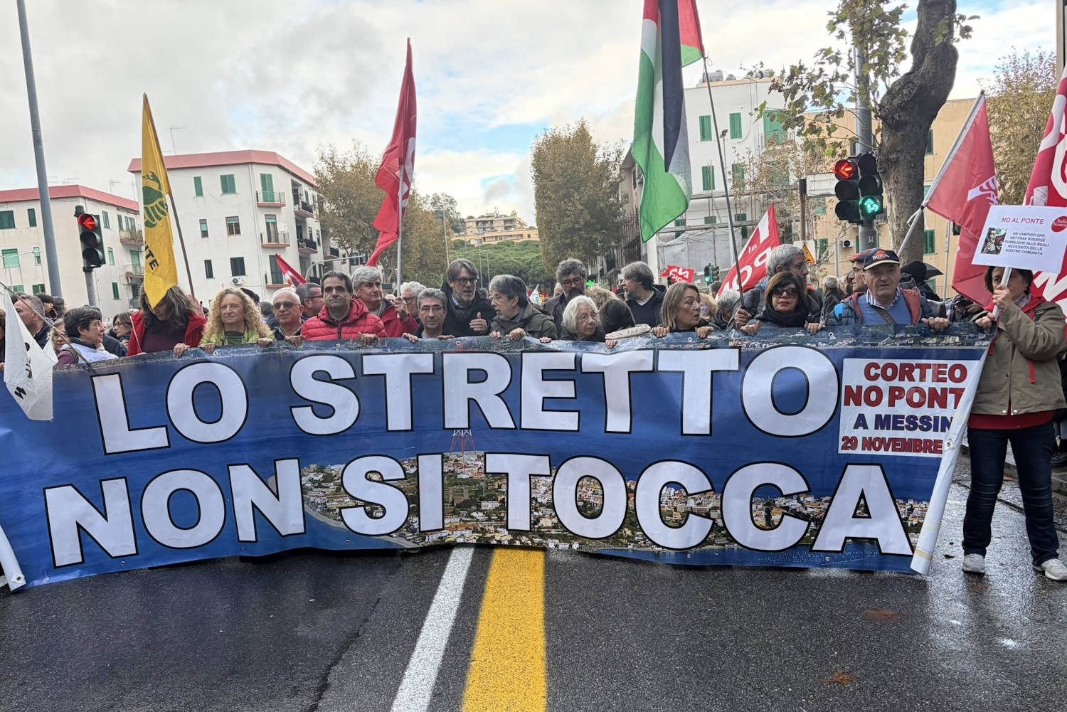 corteo no ponte sullo stretto