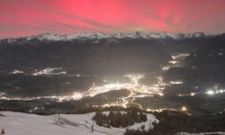 La aurora boreal ha llegado a Italia tiñendo de rojo nuestros cielos (y podría volver a suceder esta noche): las fotos más espectaculares