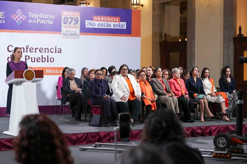 La presidenta Sheinbaum invitó a las mujeres de más alto rango de su administración a unirse a su conferencia de prensa el 25 de noviembre, Día Internacional de la Eliminación de la Violencia Contra las Mujeres.