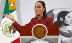 Una charla de 2 horas con Salma Hayek y la visita del presidente hondureño: resumen de la mañanera del lunes