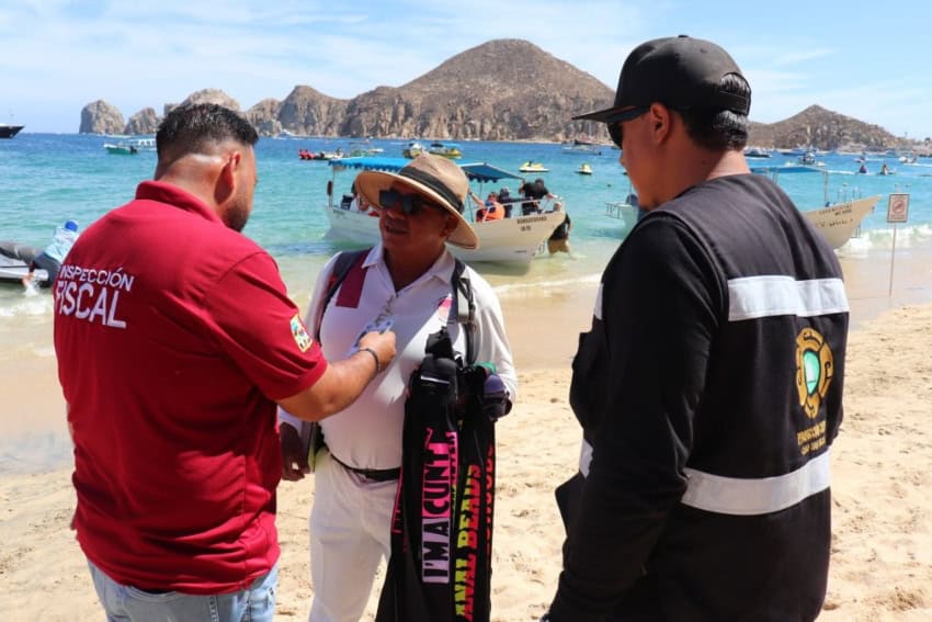 Vendedor de playa en Los Cabos