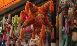 ¿Sabías que cuando golpeas una piñata navideña estás luchando contra los 7 pecados capitales?