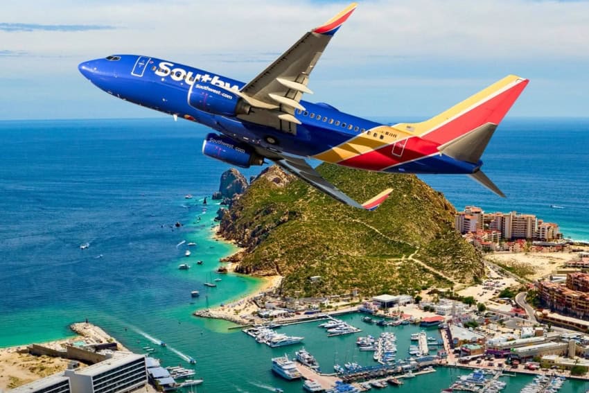 Avión de Southwest pegado sobre Cabo San Lucas