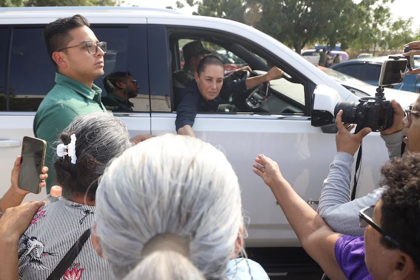 El presidente llegó a Santo Domingo Tehuantepec, Oaxaca, a primera hora de la tarde del lunes.