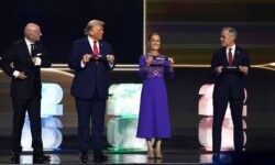 Sheinbaum se une al presidente estadounidense Trump y al primer ministro canadiense Carney en el sorteo de la Copa Mundial de la FIFA