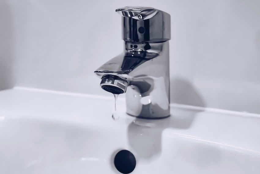 water faucet dripping