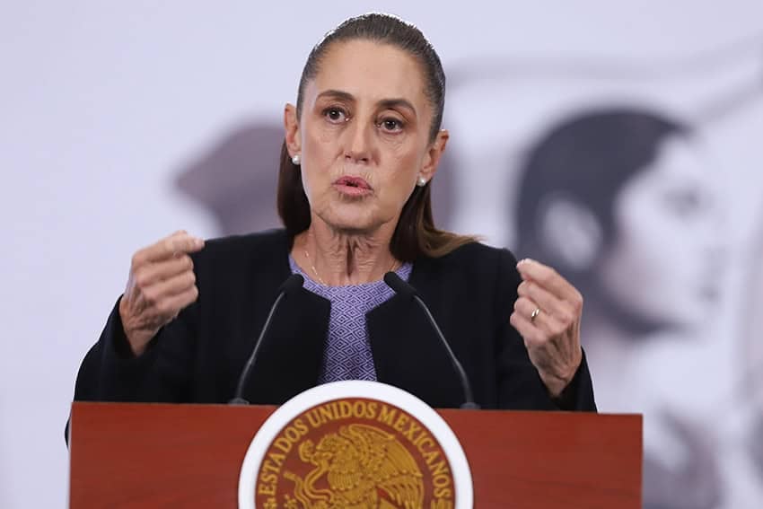 Presidente Sheinbaum hace gestos en conferencia de prensa