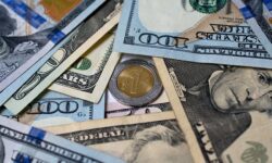 El peso cae por debajo de 17,5 por dólar estadounidense, su nivel más fuerte desde 2024