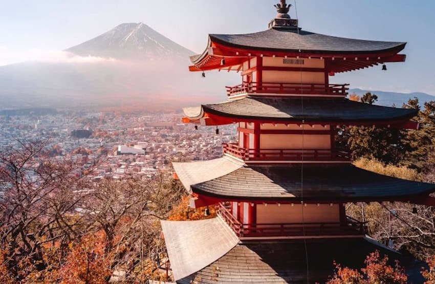 pagoda y monte fuji