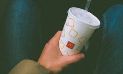 McDonald’s y Starbucks ya han dicho adiós a las pajitas de papel en Japón: demasiadas quejas entre los clientes