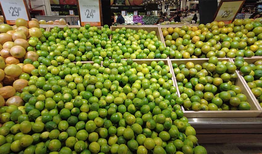 Limas en un supermercado mexicano