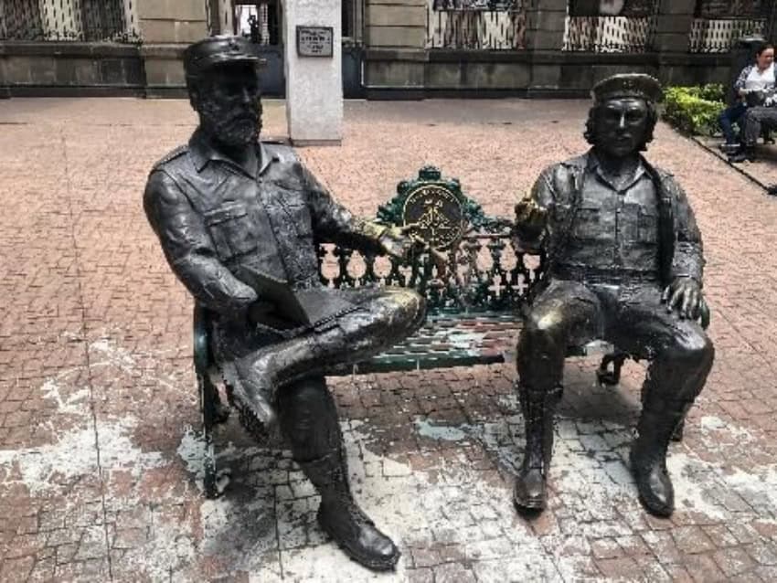 Estatua de Fidel Castro y Ernesto "Che" Guevara
