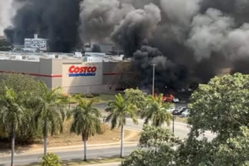 Imagen de un Costco en llamas en Puerto Vallarta