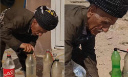 Este hombre cruza cada día el desierto del Kurdistán para dar agua a pájaros y otros animales