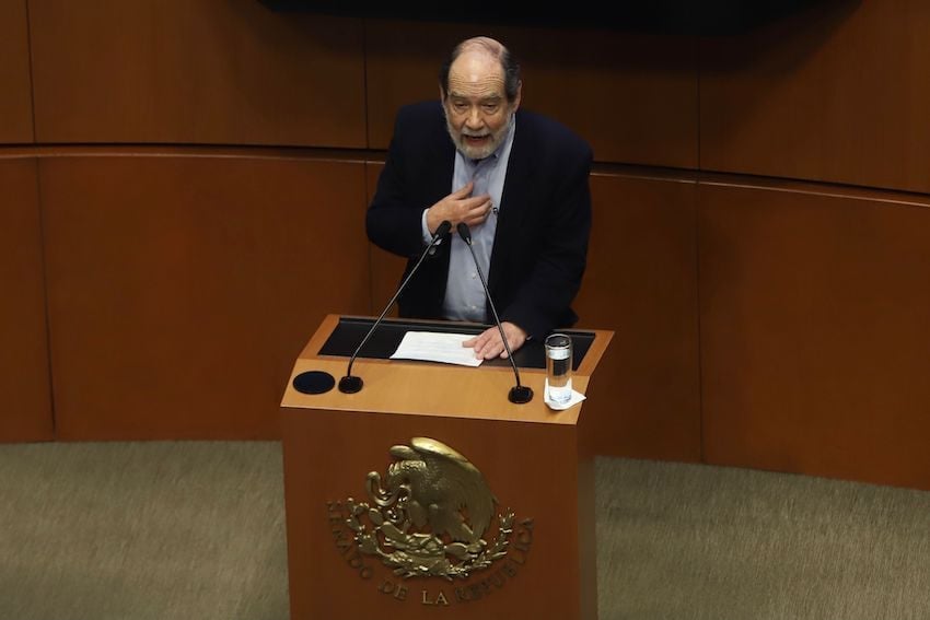 CIUDAD DE MÉXICO, 22FEBRERO2024. Carlos Pellicer López durante la ceremonia solemne por la revelación de la inscripción de la leyenda: “Carlos Pellicer Cámara, el Poeta de América", en el muro de honor del Senado de la República. FOTO: EDGAR NEGRETE LIRA/CUARTOSCURO.COM