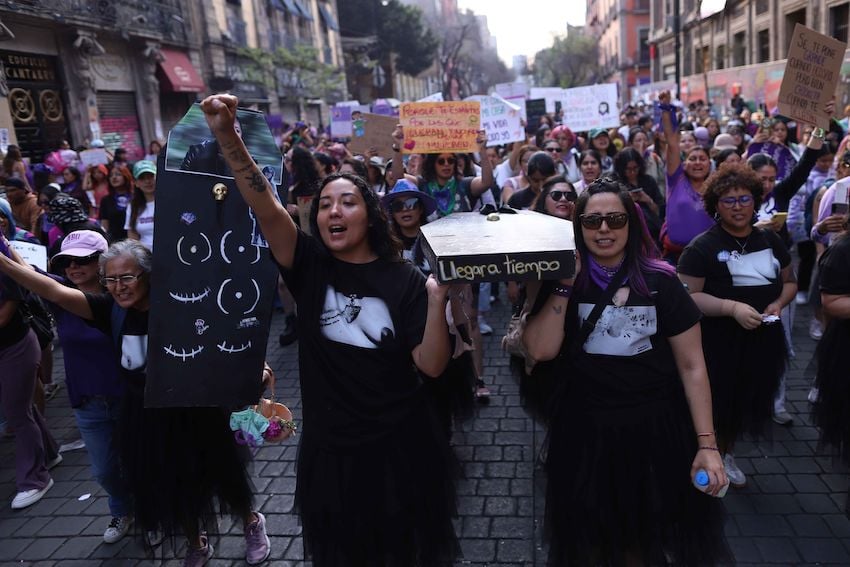Aproximadamente 100.000 mujeres salieron a las calles de la Ciudad de México el domingo 8 de marzo para protestar contra todas las formas de desigualdad y violencia contra las mujeres. (Graciela López/Cuartoscuro)