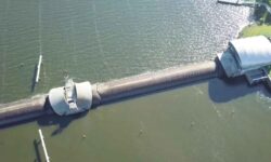 Por eso Holanda y Chile están protegiendo sus costas con barreras antimarea inflables (y alternativas más económicas a las MOSE)