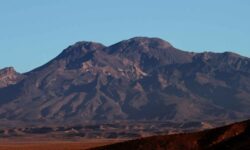Este volcán está despertando después de 70.000 años: lo que está sucediendo bajo la montaña dormida de Irán