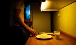 Nuevo estudio: este alimento que millones consumen justo antes de acostarse altera la glucemia durante toda la noche