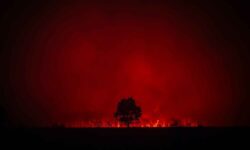 Los bomberos franceses se enfrentan por primera vez a un «pirocumulonimbo», un fenómeno peligroso nunca visto en Francia