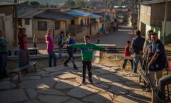 ʼLo hicimos entre todos sin un solo peso del municipioʼ: el barrio de Montería que construyó su propia plaza