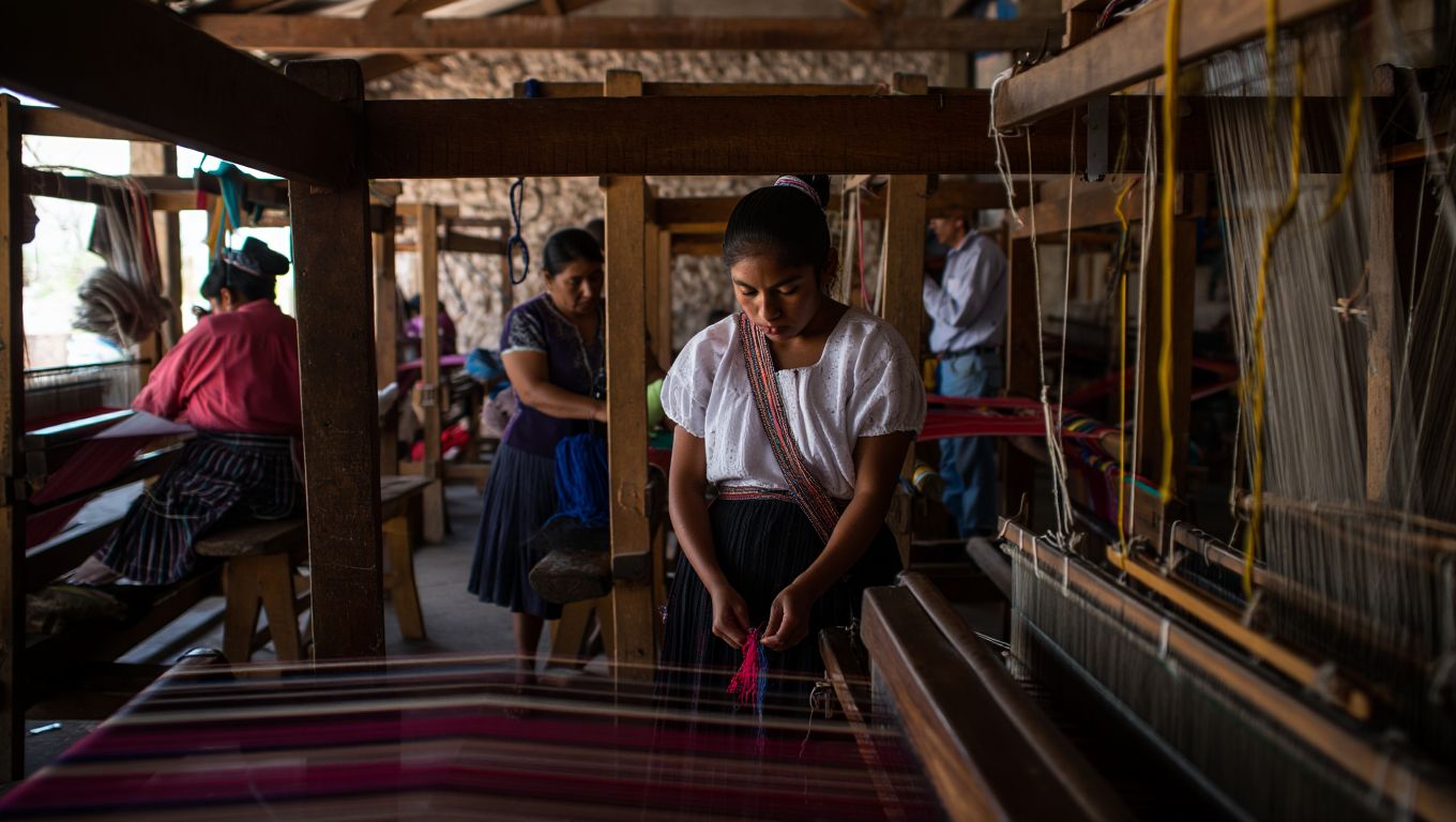 Un pueblo de Oaxaca recuperó su antigua fábrica de textiles y volvió a dar trabajo a decenas de familias