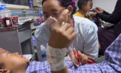 Nepal, las luces en el desastre: una niña de 5 años encuentra a sus padres y un niño de 8 se salva trepando a un árbol