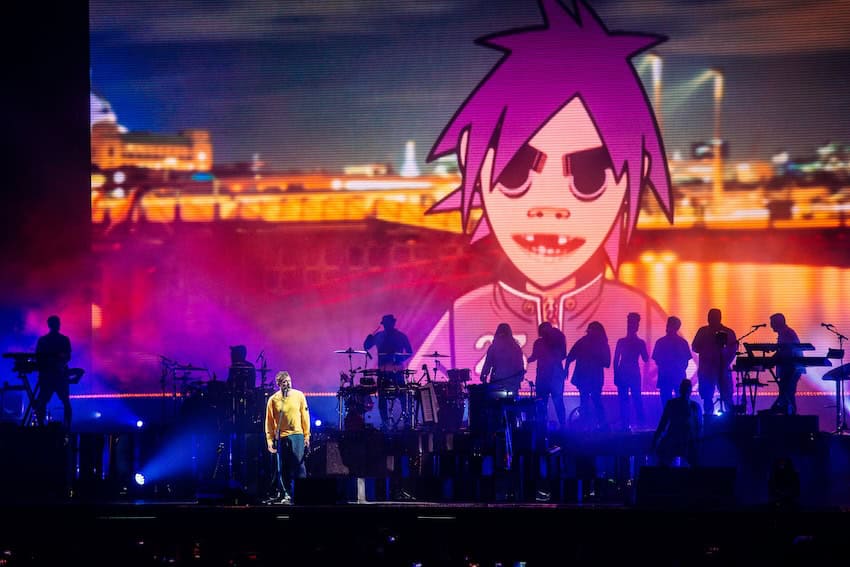 Gorillaz actúa en Moscú.
