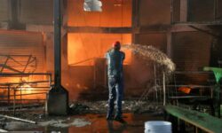 Incendio daña 108 puestos del Mercado Central de Acapulco