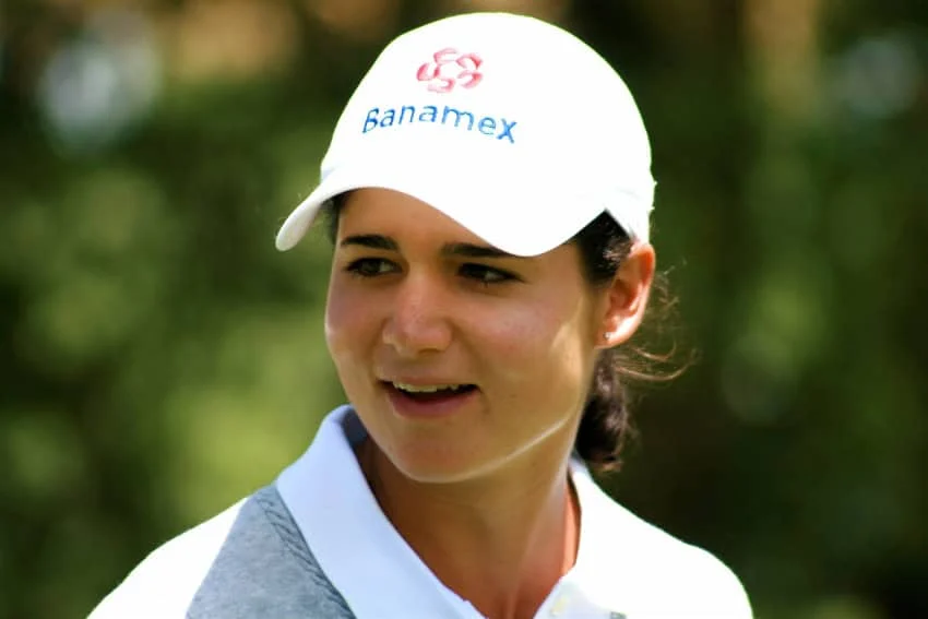 Lorena Ochoa, legendaria golfista mexicana, con gorra Banamex